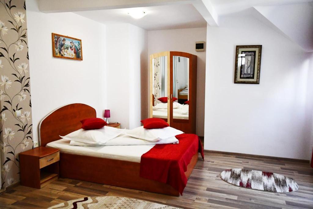 Casa Stefanut Hotell Moeciu De Sus Exteriör bild